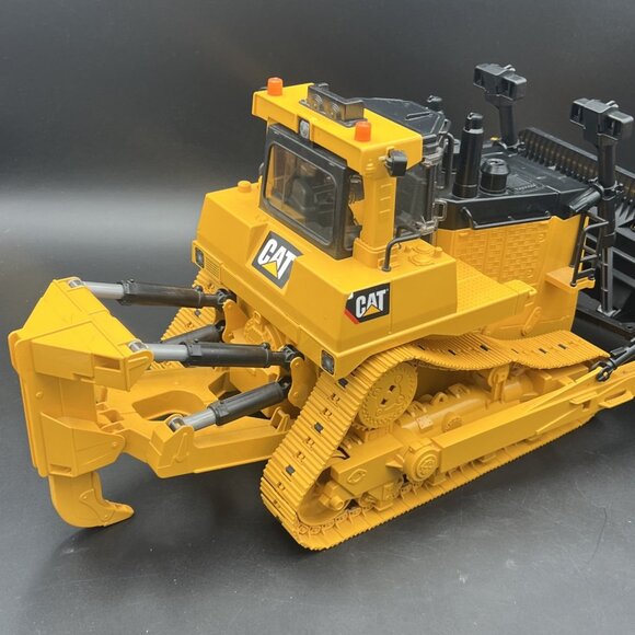 Bruder 02453 Cat® Large Track Dozer 24.12.12 - Used - Picture 7 of 13